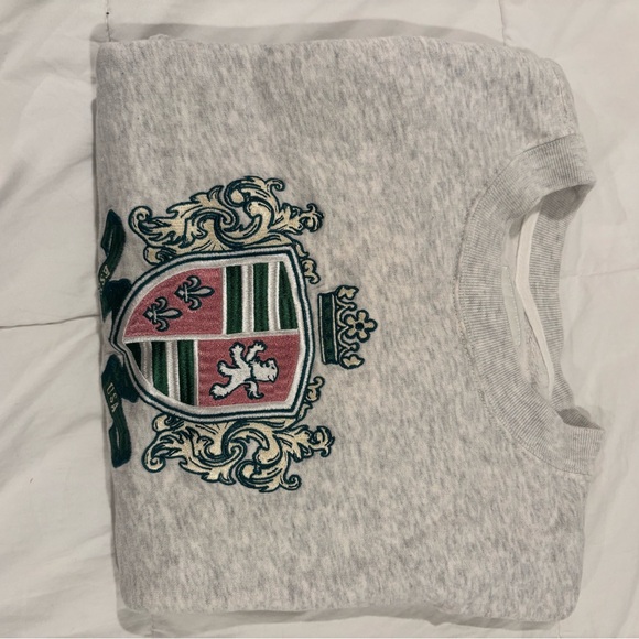 Abercrombie & Fitch Gray Sweater with New York Crest - Picture 2 of 6